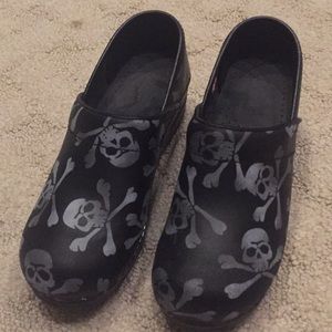 Sanita Skull and Crossbones Clogs